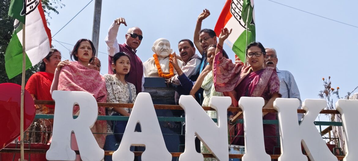 कांग्रेस प्रदेश अध्यक्ष करन माहरा के सफल तीन वर्ष पूर्ण, गांधी चौक में कार्यकर्ताओं ने मनाया जश्न