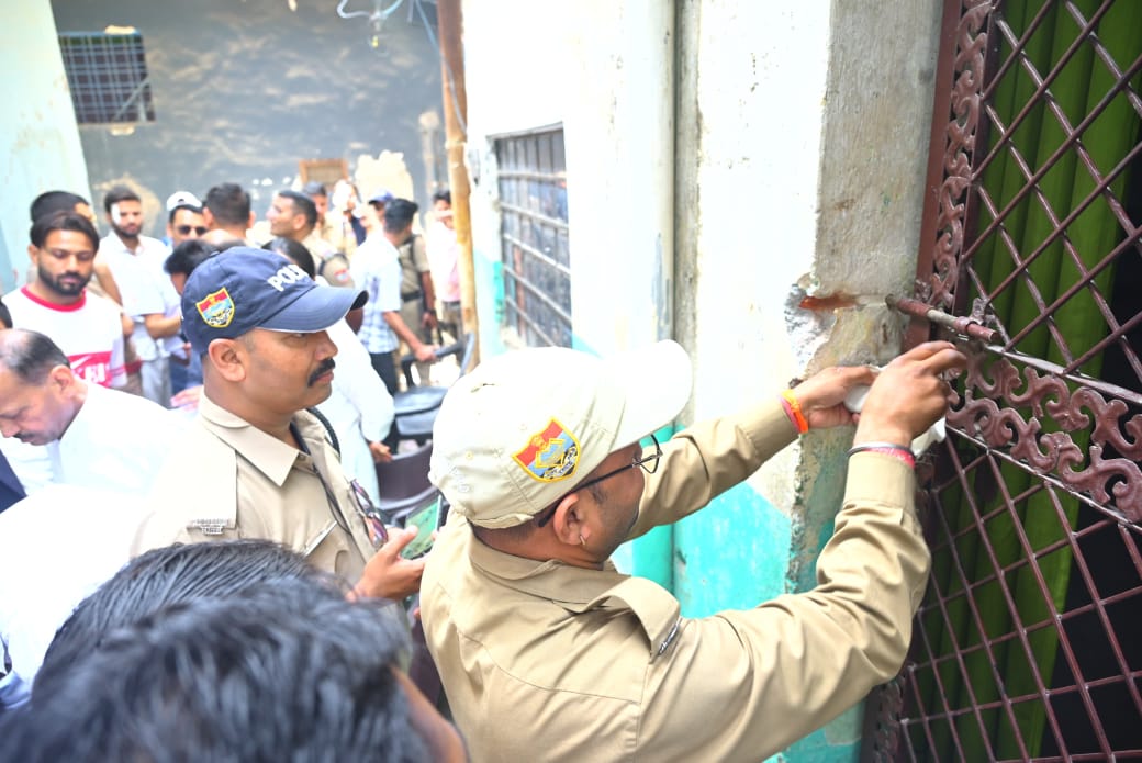 नैनीताल में अवैध मदरसों पर प्रशासन की सख्त कार्रवाई, कई मदरसे किए गए सील