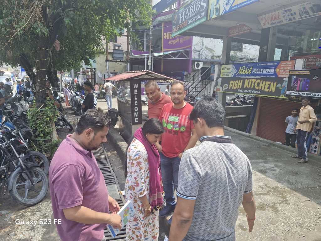 हल्द्वानी में सीएम हेल्पलाइन की शिकायत पर त्वरित कार्रवाई, नगर आयुक्त ने हटवाया अतिक्रमण