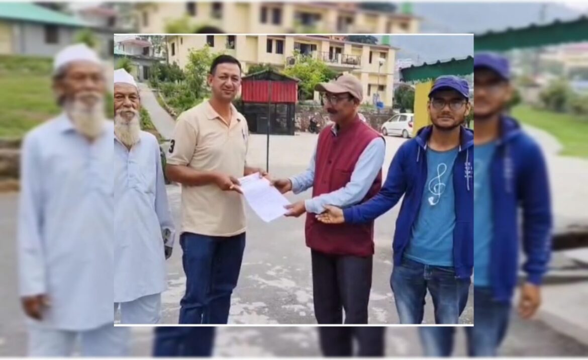 ईराकोट गांव में पेयजल संकट से हाहाकार, ग्रामीणों ने एसडीएम को सौंपा ज्ञापन