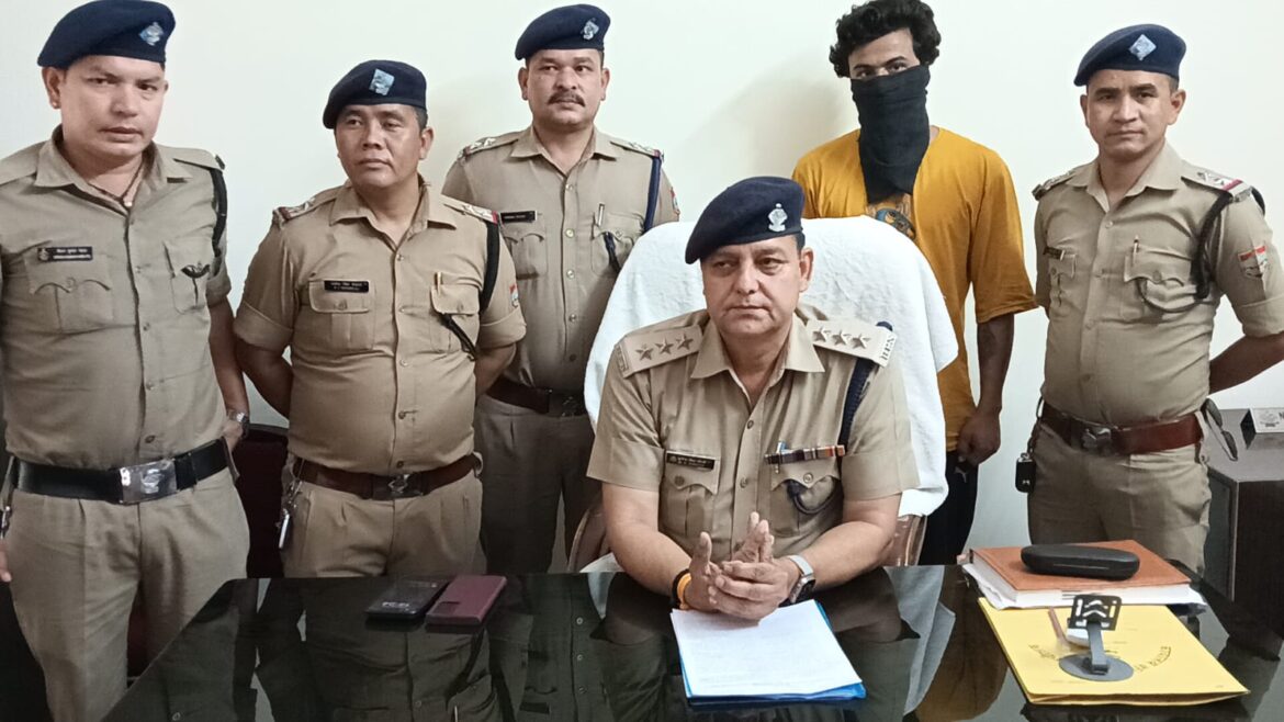 नेपाल से लौटते ही इनामी बदमाश गिरफ्तार, चाय विक्रेता पर लूट और जानलेवा हमले का था आरोप