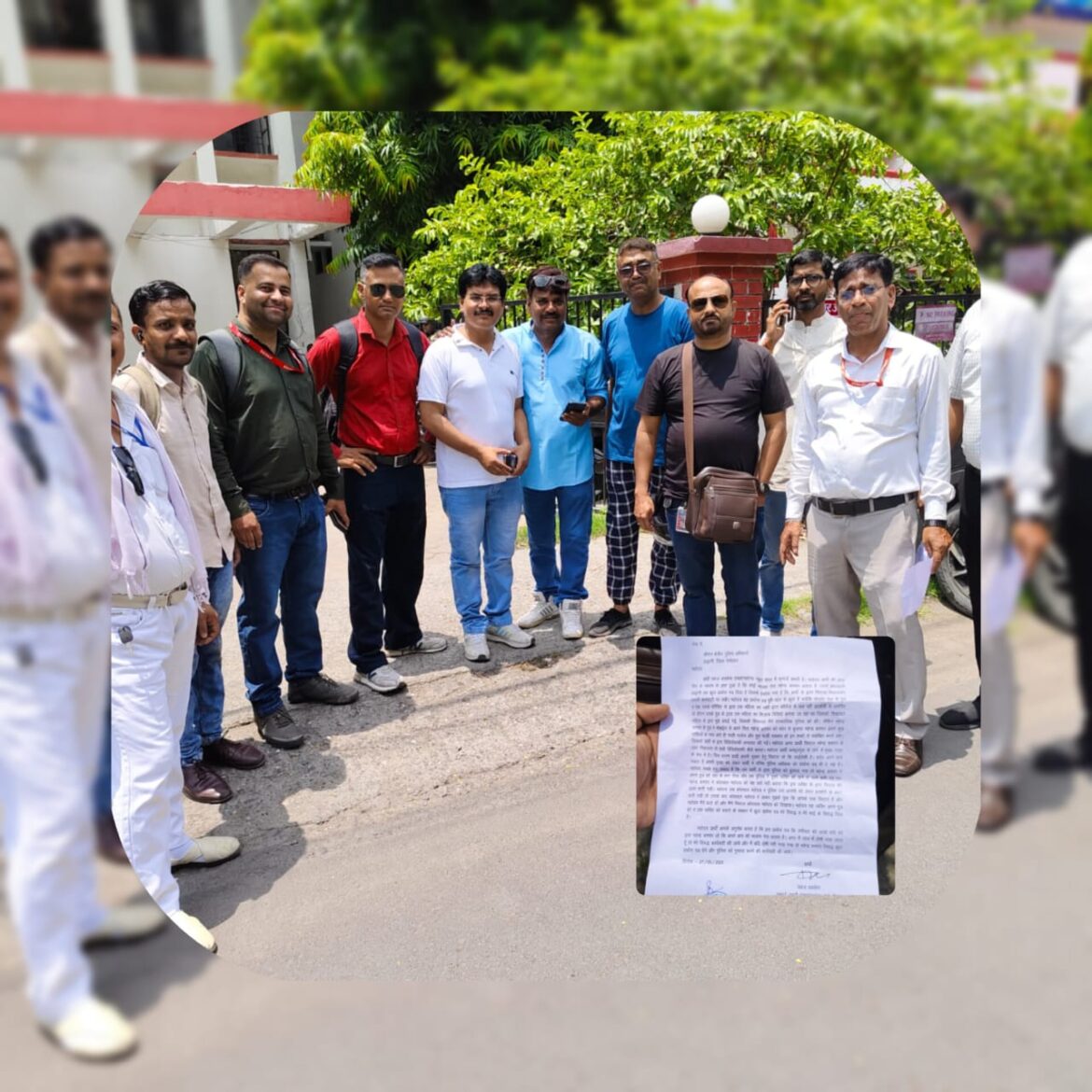 झूठे प्रार्थना पत्र के विरोध में पत्रकारों ने की निष्पक्ष जांच की मांग, पुलिस को सौंपा ज्ञापन