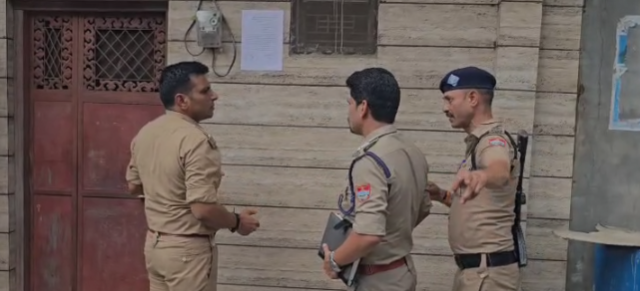 रामनगर: सारिम हत्याकांड में दो और आरोपी फरार, पुलिस ने कुर्की आदेश चस्पा किए