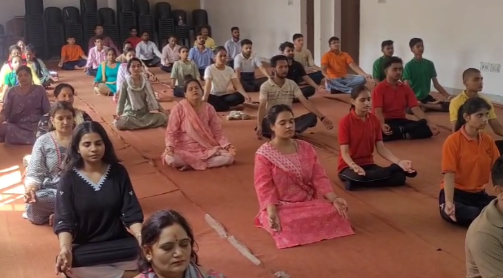अंतरराष्ट्रीय योग दिवस पर लक्सर क्षेत्र में विभिन्न स्थानों पर आयोजित हुए योग शिविर