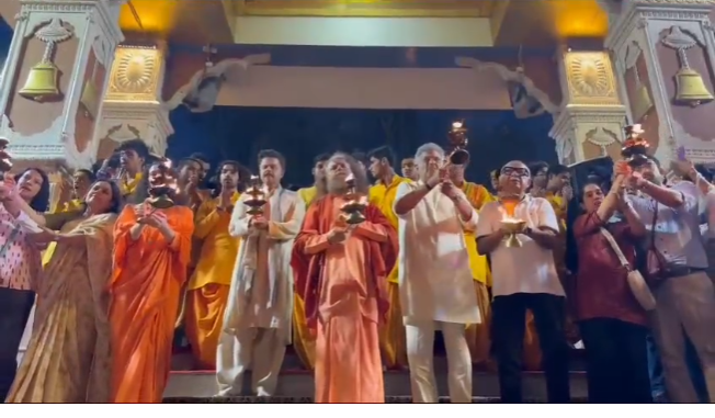 परमार्थ निकेतन पहुँचे अनिल कपूर और बोनी कपूर, गंगा आरती में हुए शामिल