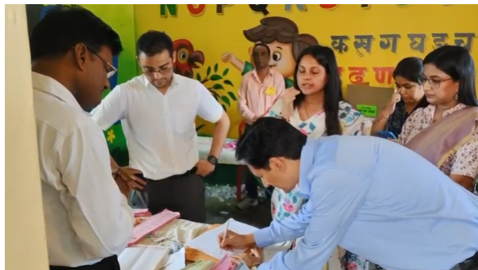 कुमाऊँ में शांतिपूर्वक चल रही पंचायत चुनाव की प्रक्रिया, कमिश्नर दीपक रावत और IG रिद्धिम अग्रवाल ने किया बूथों का निरीक्षण