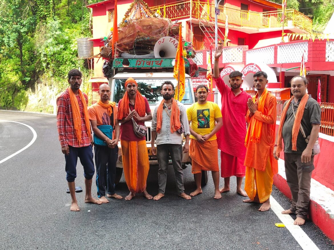 रानीखेत से हरिद्वार के लिए रवाना हुए कांवड़िए, शिवभक्ति में डूबा नगर