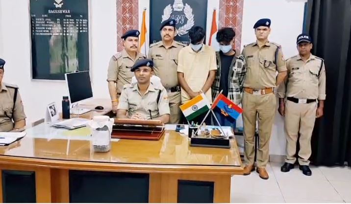 1.20 किलो चरस के साथ दो आरोपी गिरफ्तार, अंतरराष्ट्रीय बाजार में कीमत ₹2 लाख से अधिक