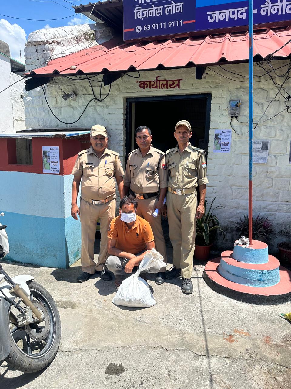 पंचायत चुनाव के मद्देनज़र नैनीताल पुलिस की सख्ती, अवैध शराब के खिलाफ दो अलग-अलग कार्रवाई में दो गिरफ्तार