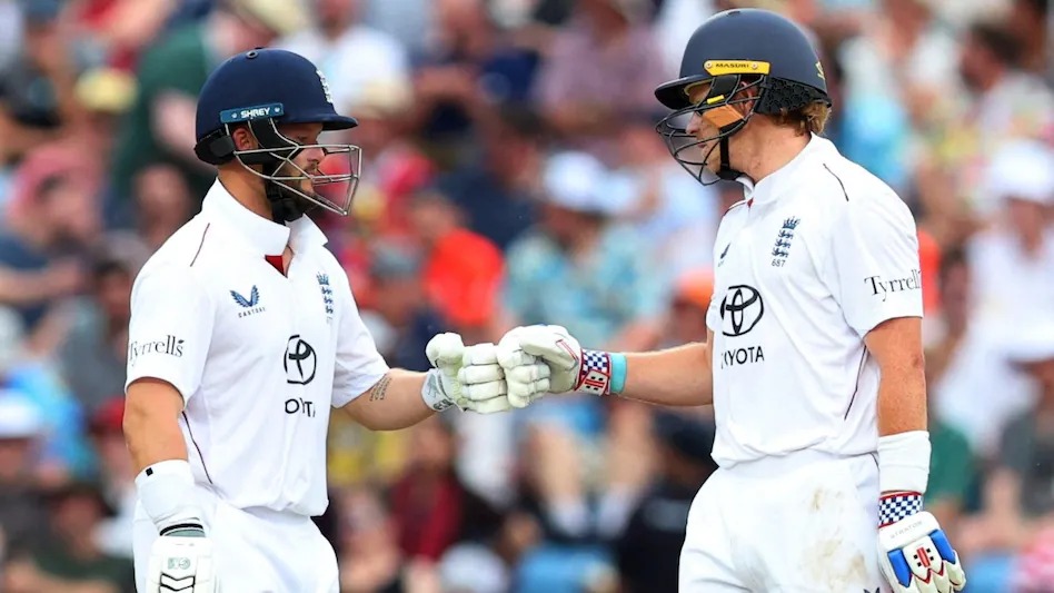 ओवल टेस्ट: चौथे दिन भारत जीत से 8 विकेट दूर, डकेट-पोप क्रीज पर