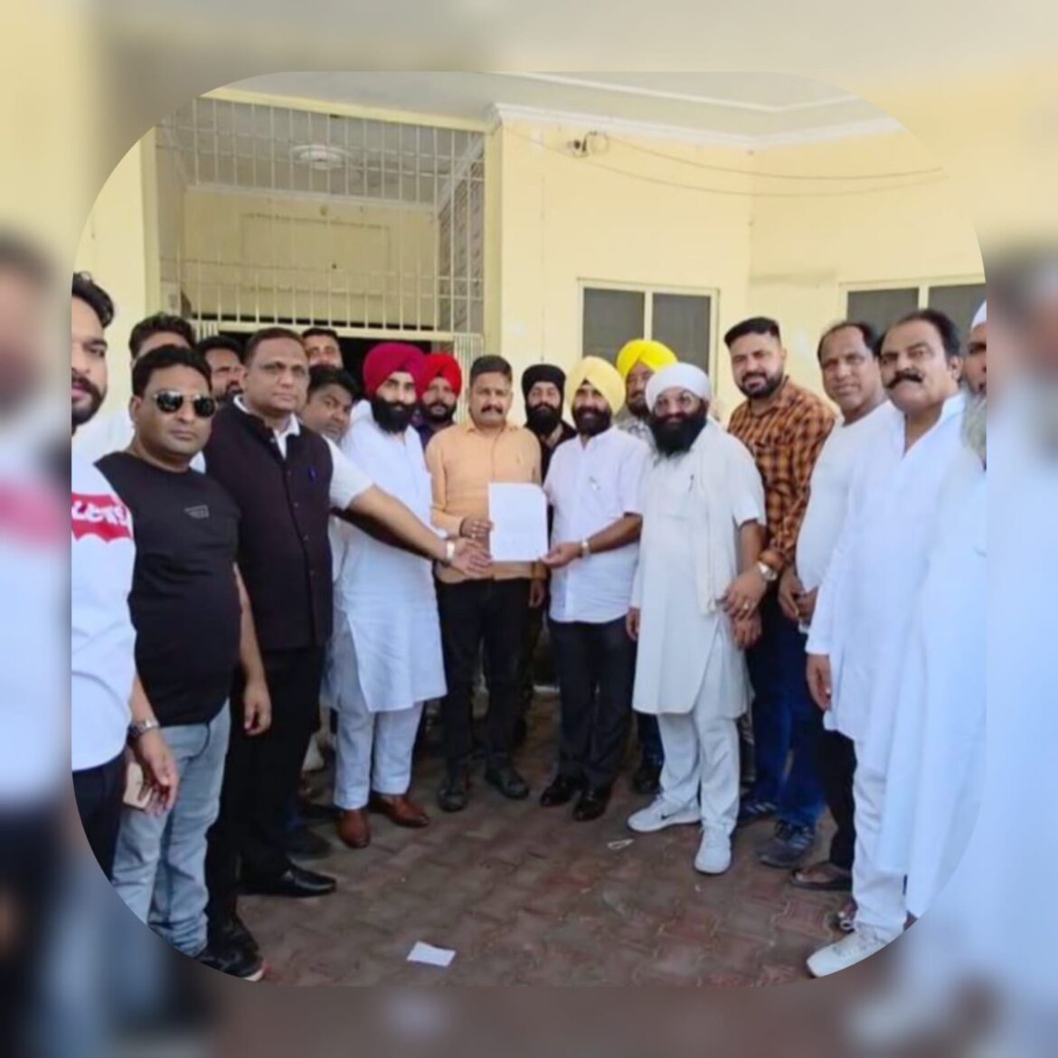 किसानों पर लाठीचार्ज के विरोध में किसान कांग्रेस का प्रदर्शन, सीएम और राज्यपाल को भेजा ज्ञापन