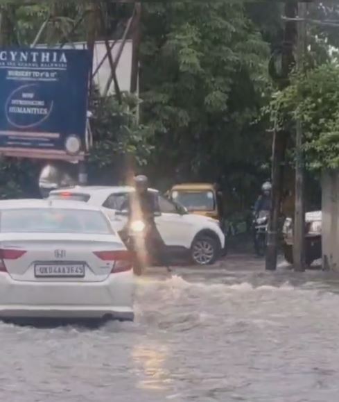 हल्द्वानी: मूसलधार बारिश से शहर जलमग्न, जनजीवन अस्त-व्यस्त