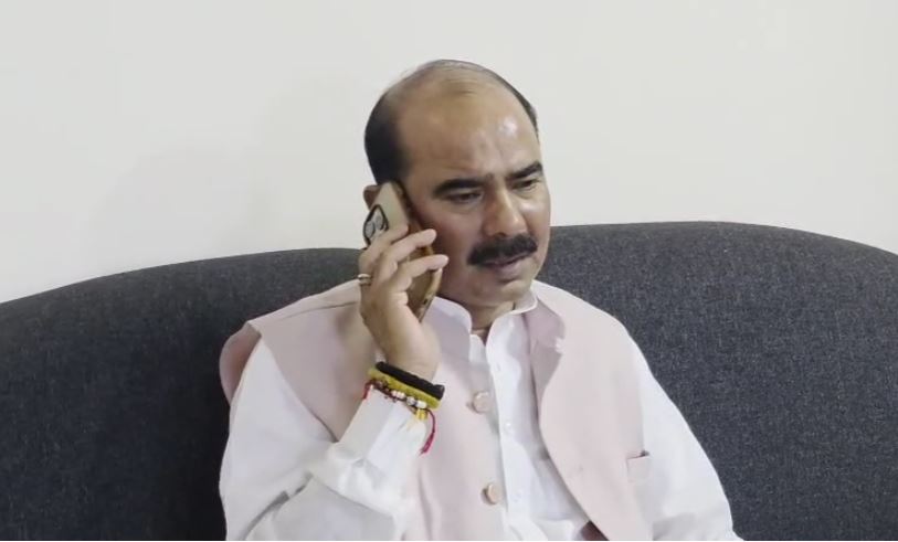 क्वारब पुल पर खतरा, मंत्री ने किया निरीक्षण