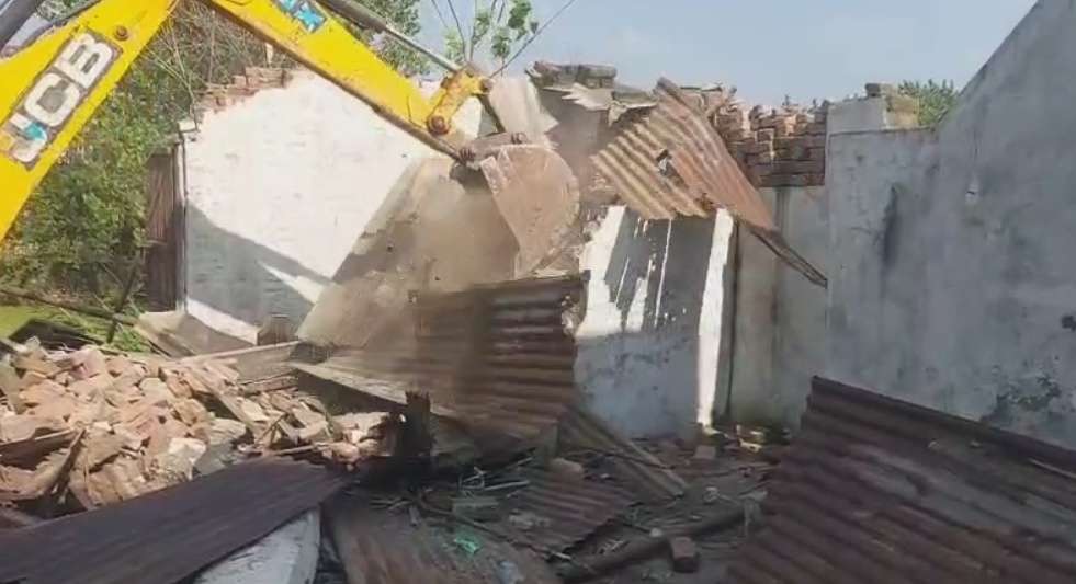 हाई कोर्ट के आदेश पर सरकारी भूमि से कब्जे हटाए गए