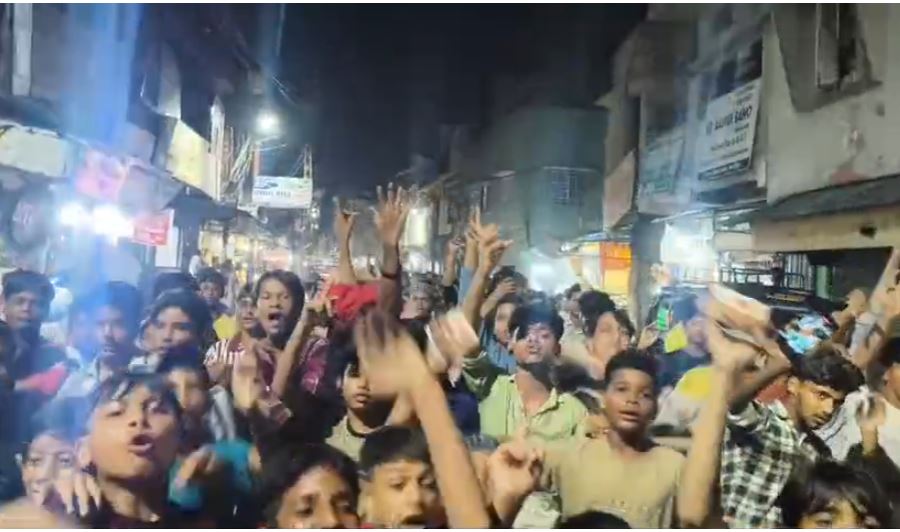 काशीपुर में बिना अनुमति निकाले गए जुलूस के दौरान बवाल, पुलिस पर पथराव, एक सिपाही घायल