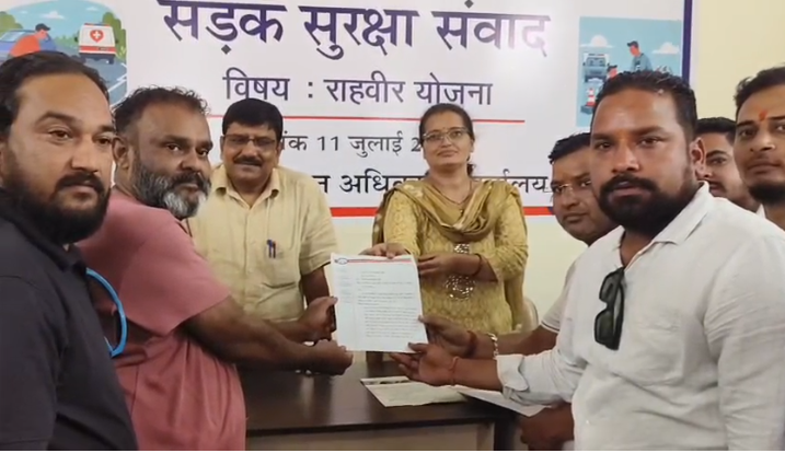 चालान प्रक्रिया से परेशान ऋषिकेश बाइक रेंटल संचालक पहुंचे आरटीओ, ज्ञापन सौंप कर जताया विरोध