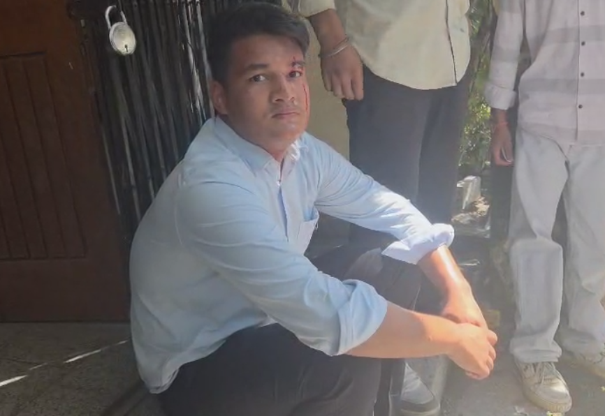 एमबीपीजी कॉलेज चुनाव में बवाल: कमल बोरा समर्थक उप सचिव पर हमला, देखें विडियो