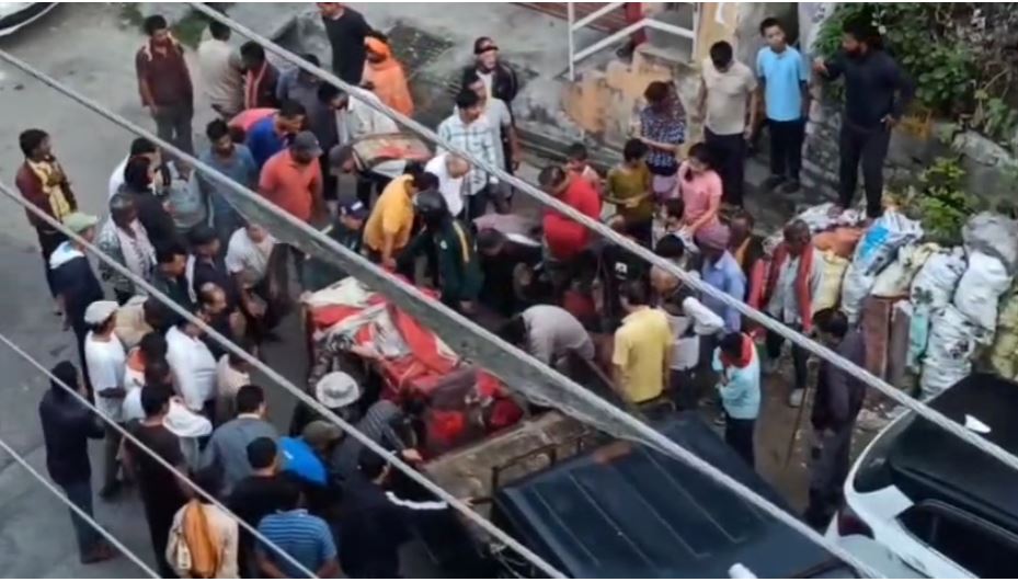 अल्मोड़ा: चीनाखान में लंबे समय से दहशत फैला रहा गुलदार पकड़ाया, वन विभाग ने किया रेस्क्यू