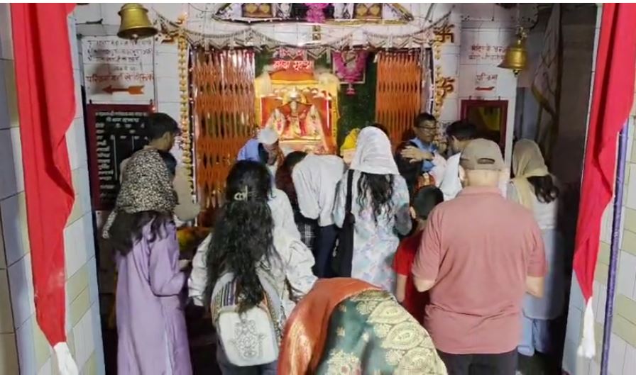 अल्मोड़ा में शारदीय नवरात्रि की भव्य शुरुआत, मंदिरों में उमड़ा श्रद्धालुओं का सैलाब