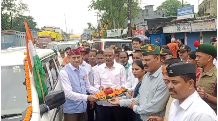 लालकुआँ पहुँची शहीद सम्मान यात्रा, वीरांगना को किया गया सम्मानित