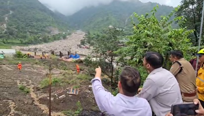 उत्तराखंड में भारी बारिश से तबाही, डीएम ने किया प्रभावित क्षेत्रों का निरीक्षण
