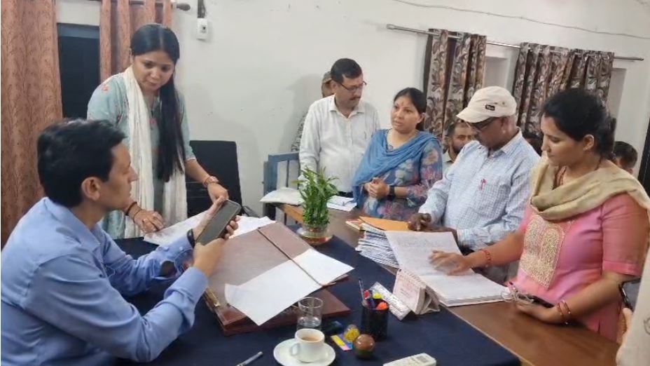 हल्द्वानी तहसील में प्रशासनिक अव्यवस्थाओं का खुलासा, कुमाऊं कमिश्नर ने फटकार लगाई