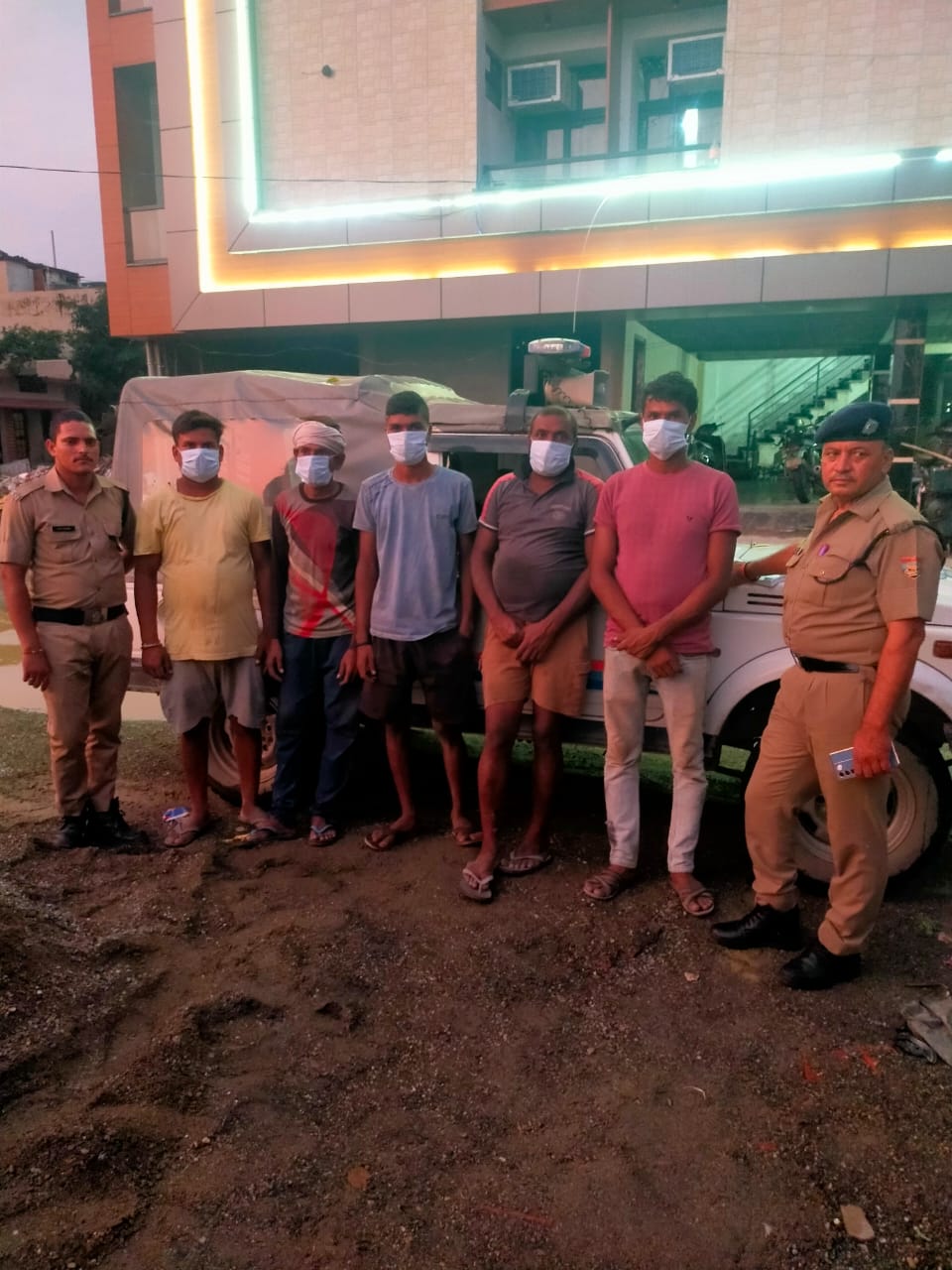 देहरादून में पुलिस का सख्त एक्शन