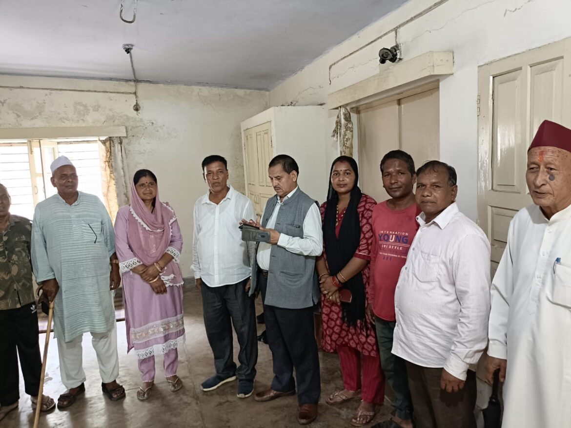 चमोली आपदा के 24 दिन बाद भी कई सड़कें बंद, पूर्व विधायक डॉ. जीतराम ने सरकार पर साधा निशाना