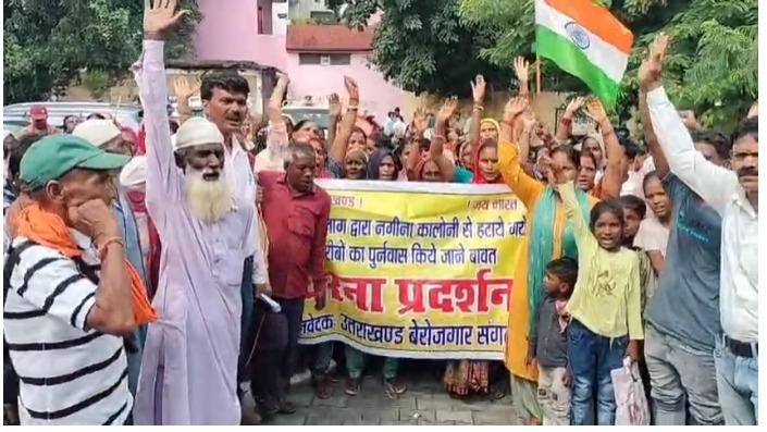 लालकुआं: नगीना कालोनी के पीड़ितों ने पुनर्वास की मांग को लेकर ज्ञापन सौंपा