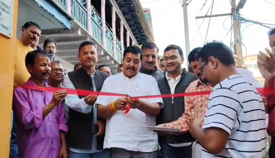 लोहाघाट में 25वां मां दुर्गा महोत्सव विधायक खुशाल सिंह अधिकारी ने किया शुभारंभ