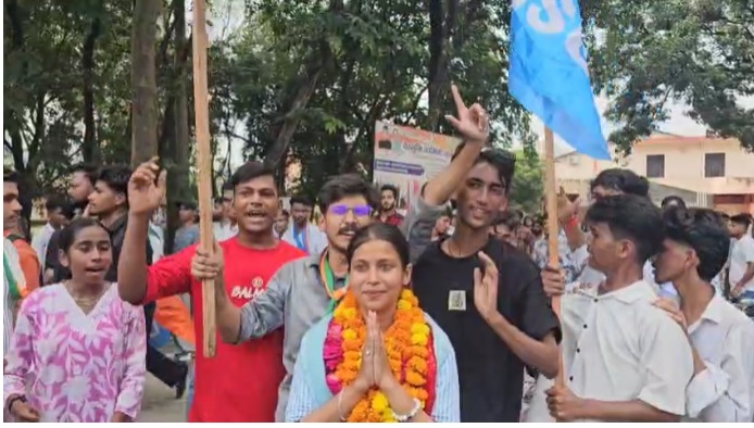ऋषिकेश में छात्र संघ चुनाव के लिए नामांकन दाखिल, रैली में जोरदार शक्ति प्रदर्शन