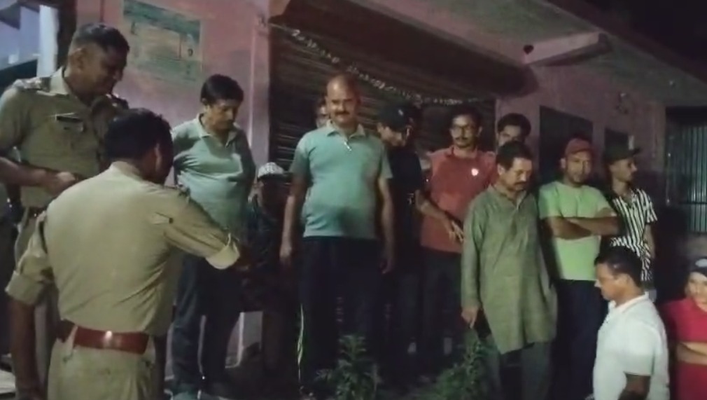 ग्वालदम में सड़क हादसे में युवक की मौत, ग्रामीणों ने किया प्रदर्शन