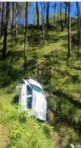 रानीखेत में अनियंत्रित कार खाई में गिरी, बुजुर्ग की मौत