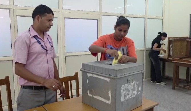 हल्द्वानी एमबीपीजी कॉलेज में छात्र संघ 2027 का मतदान शुरू