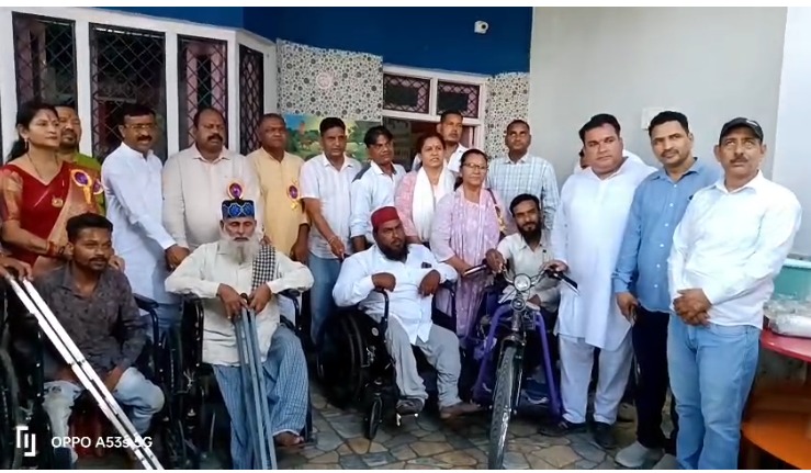 खटीमा में दिव्यांग सम्मान व सामग्री वितरण कार्यक्रम आयोजित