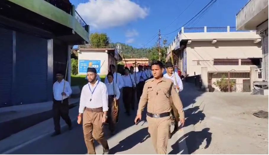 लोहाघाट में आरएसएस का शताब्दी वर्ष और विजयादशमी कार्यक्रम सम्पन्न, पद संचलन में 495 स्वयंसेवकों ने लिया हिस्सा