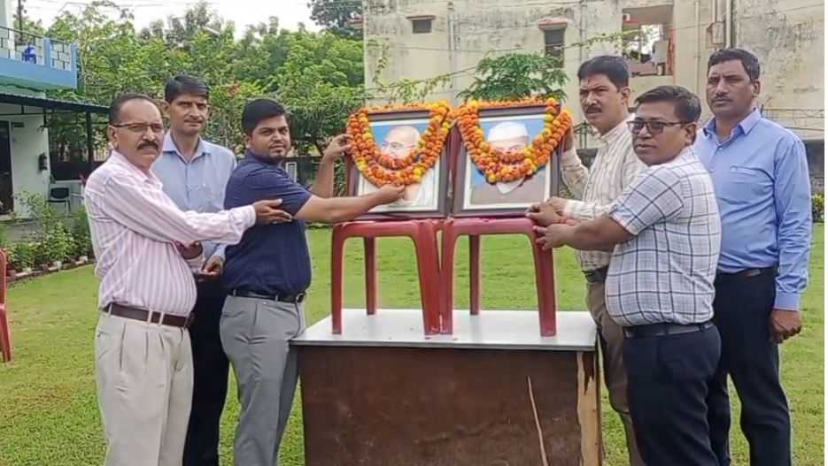 लालकुआँ में गांधी-शास्त्री जयंती सादगी से मनाई गई