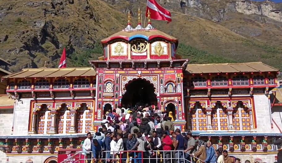 श्री बद्रीनाथ धाम में तीर्थ यात्रियों की संख्या 15 लाख पार, बीकेटीसी को 25 करोड़ रुपए की आय