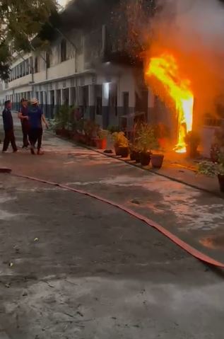 डोईवाला में श्री गुरु राम राय पब्लिक स्कूल में आग, प्रिंसिपल ऑफिस और रिकॉर्ड रूम जलकर खाक