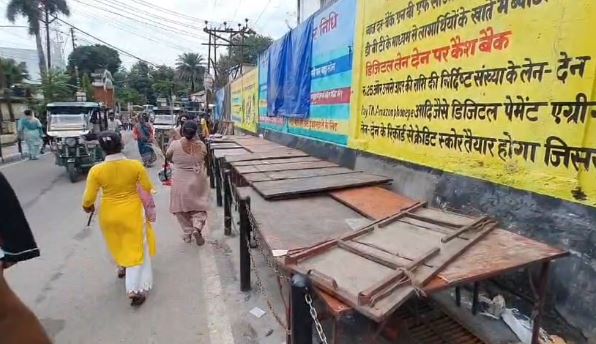 रामनगर: दीपावली से पहले नगर पालिका ने अतिक्रमण हटाया, सड़क मुक्त की