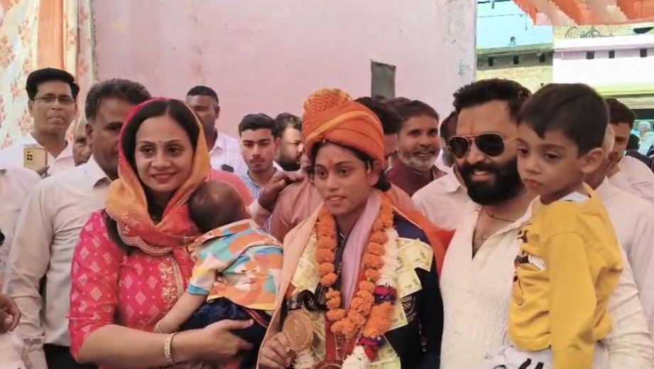 लक्सर की बेटी भूमिका सैनी ने बहरीन में लहराया भारत का परचम, गोल्ड मेडल जीतने पर गांव में जश्न