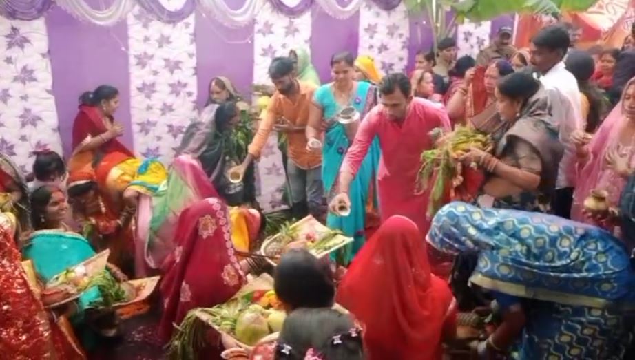 लालकुआँ में छठ महापर्व की भव्य छटा, एक दर्जन घाटों पर उमड़ा श्रद्धालुओं का सैलाब