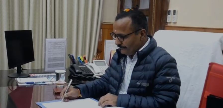 नैनीताल में नवनियुक्त जिलाधिकारी ललित मोहन रयाल ने कार्यभार संभाला