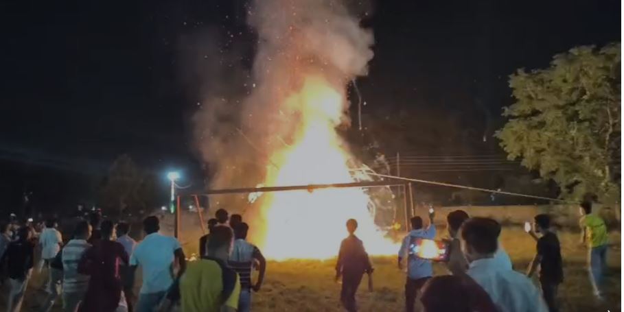 हरिद्वार में 55 फुट ऊंचे रावण का दहन