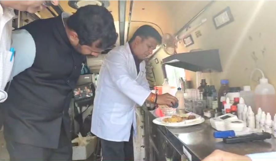 रुड़की में दीपावली से पहले मिठाई दुकानों पर खाद्य सुरक्षा विभाग की कार्रवाई