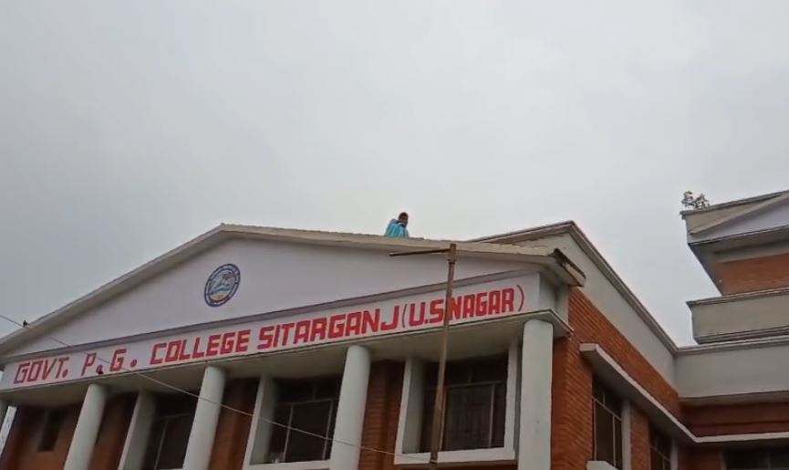 सिसौना कॉलेज में हंगामा, छात्रा छत पर चढ़ी — हाईकोर्ट आदेश के बाद छात्र संघ चुनाव विवाद फिर गरमाया