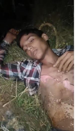 हाईटेंशन लाइन चोरी करने पहुंचा चोर करंट की चपेट में, खंभे पर झूल गया