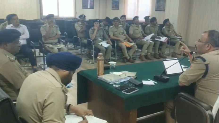 दीपावली और धनतेरस के त्योहारों को देखते हुए पुलिस ने सुरक्षा व्यवस्था कड़ी की