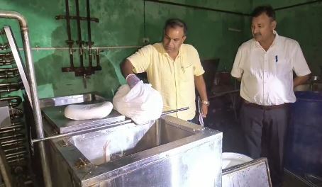 रुड़की: मंगलौर में नकली पनीर फैक्ट्री का भंडाफोड़, प्रशासन ने किया सील