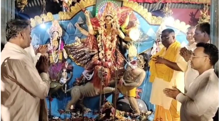 खटीमा में झनकैयां बकुलिया में अष्टमी पूजन भव्य ढंग से संपन्न